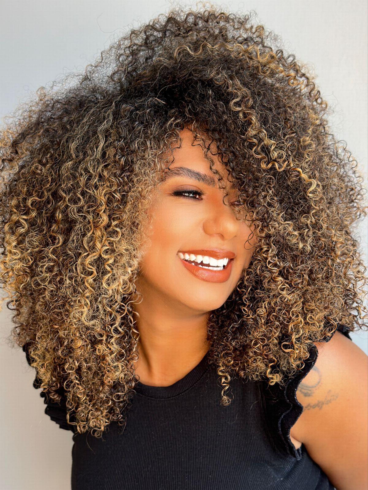 Bruna Lopes — Esteticista especializada em sobrancelhas e estética facial em Barueri